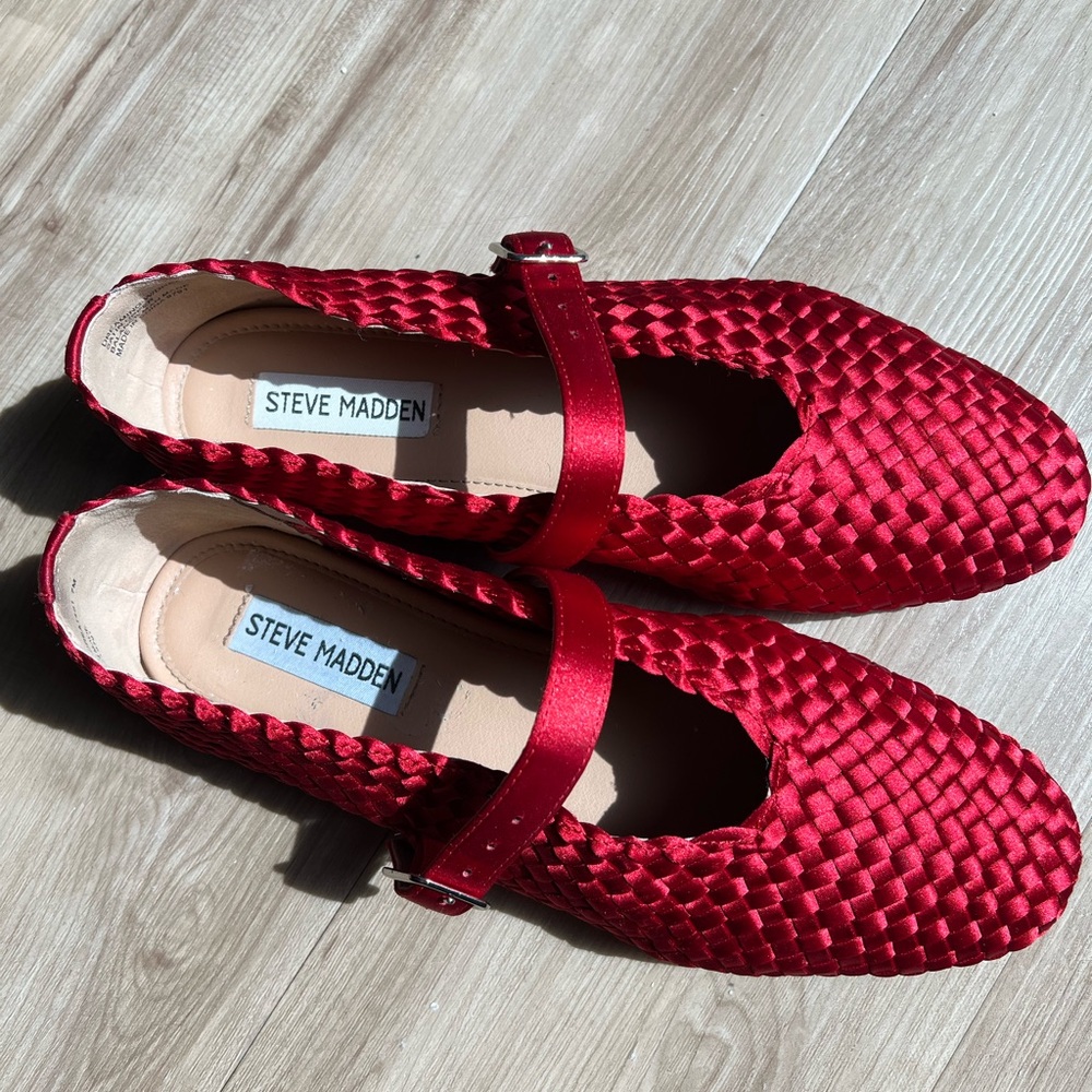 Steve Madden Red Woven Mary Jane Flats with Buckle Strap - Picture 2 of 4